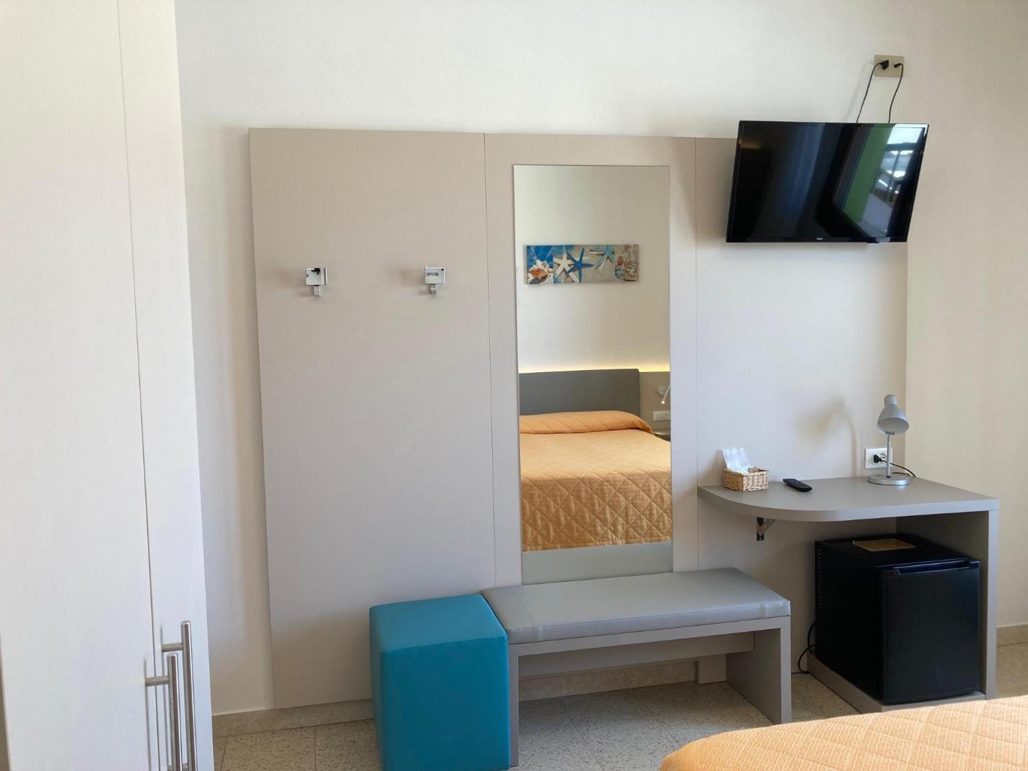 Hotel Giacomazzo Каорле Экстерьер фото