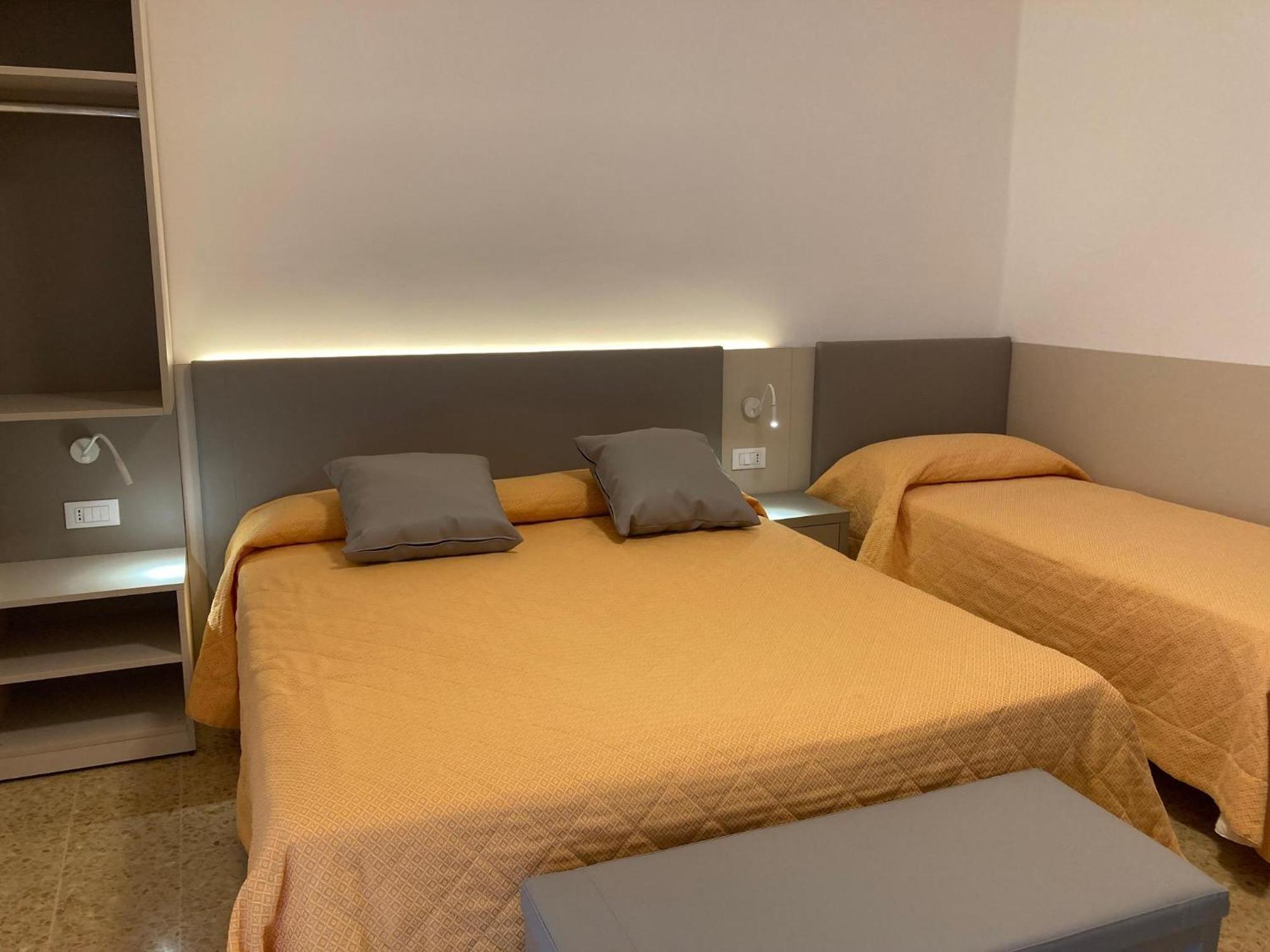 Hotel Giacomazzo Каорле Экстерьер фото