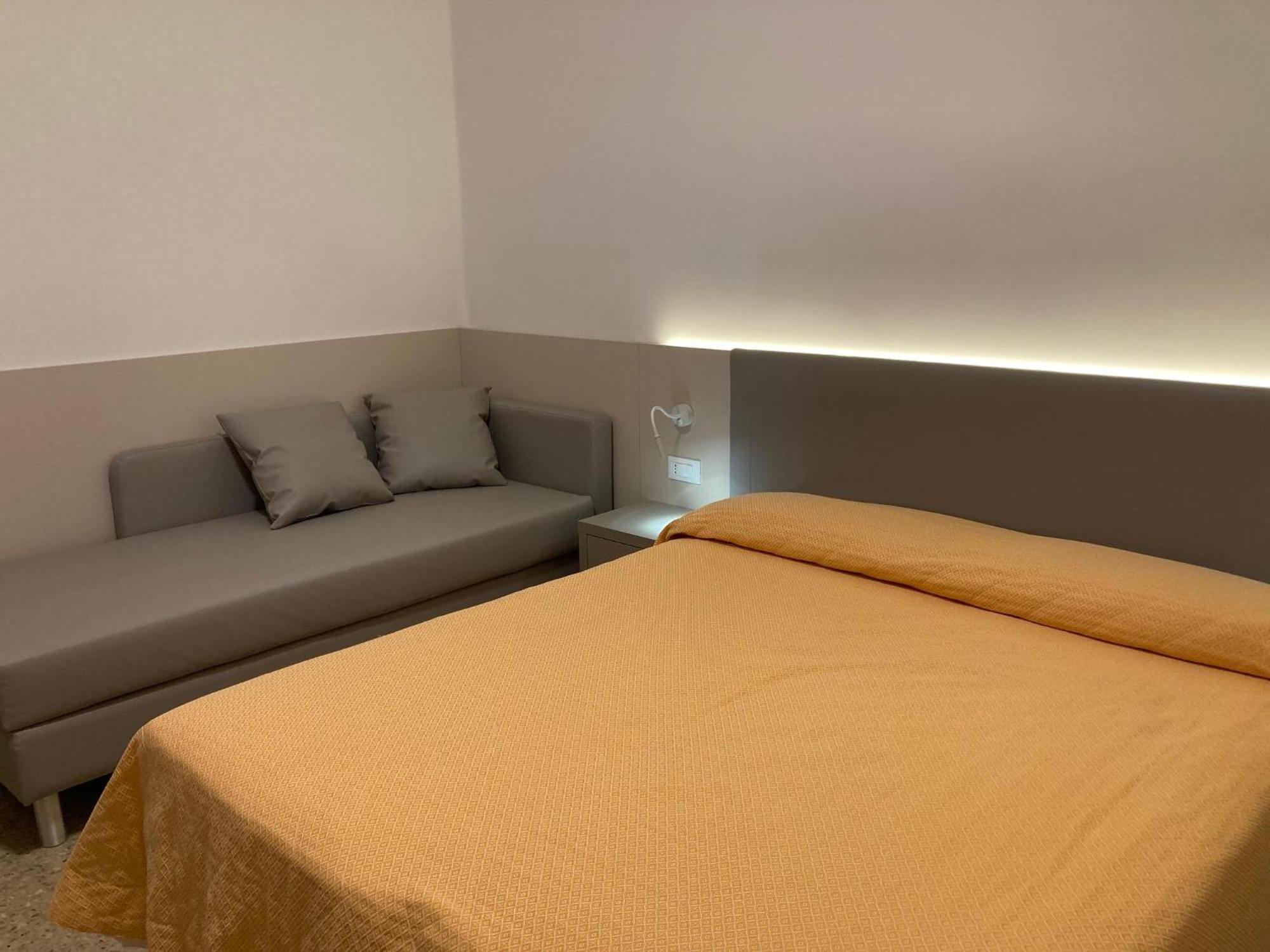 Hotel Giacomazzo Каорле Экстерьер фото