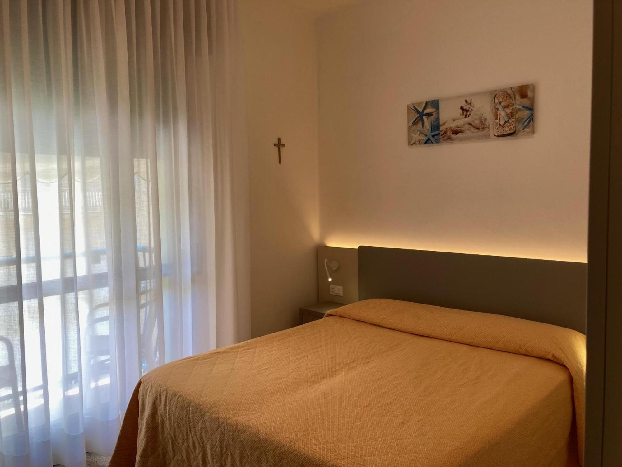 Hotel Giacomazzo Каорле Экстерьер фото