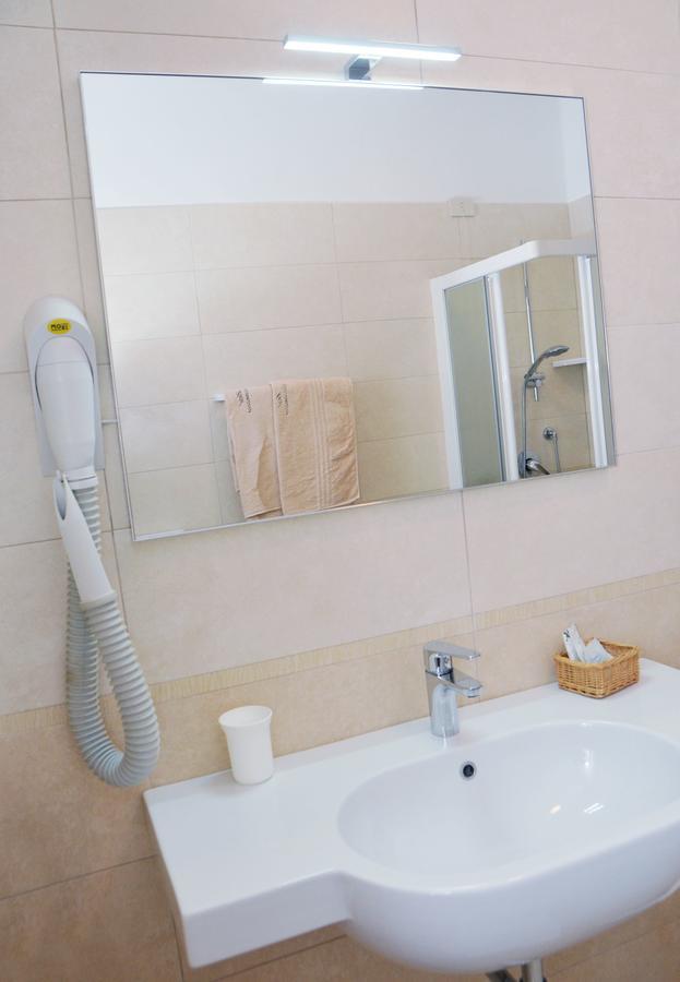 Hotel Giacomazzo Каорле Экстерьер фото