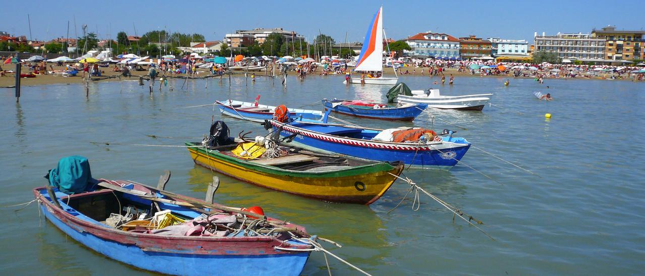Hotel Giacomazzo Каорле Экстерьер фото