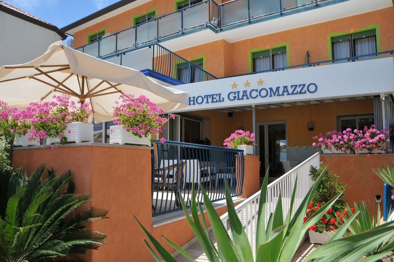 Hotel Giacomazzo Каорле Экстерьер фото