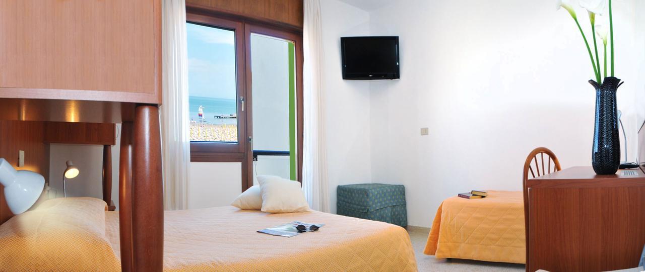 Hotel Giacomazzo Каорле Экстерьер фото